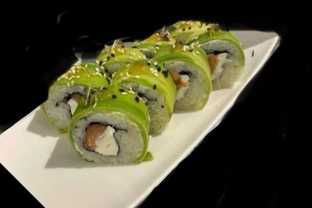Авокадо ролл с лососем