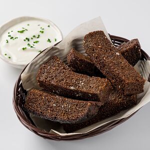 Чесночные гренки с соусом тартар