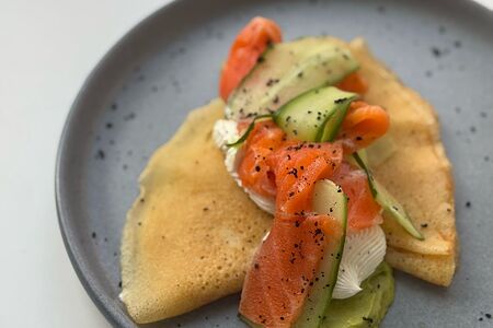 Блины с форелью и гуакамоле