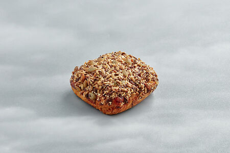 Слойка Зерновая с сыром и вялеными томатами