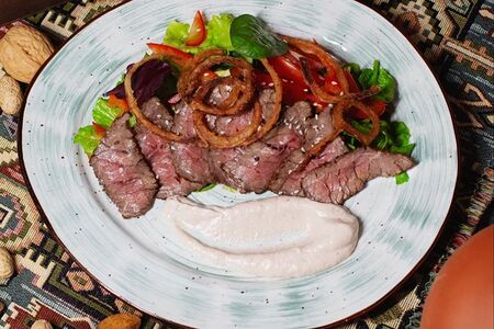 Салат с ростбифом 