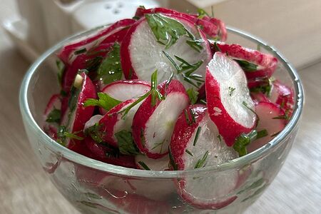 Салат с редиской 