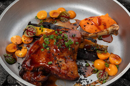 Утка конфи, физалис, фермерская морковь