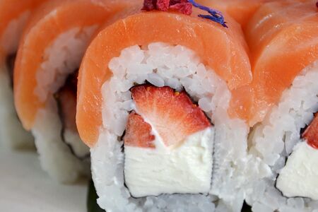 Филадельфия де люкс с клубникой