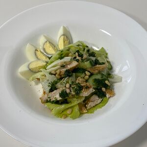 Салат Зеленый с курочкой и кедровыми орешками