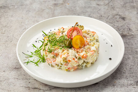 Оливье с колбасой