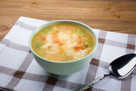 Китайский суп с помидором и яйцом