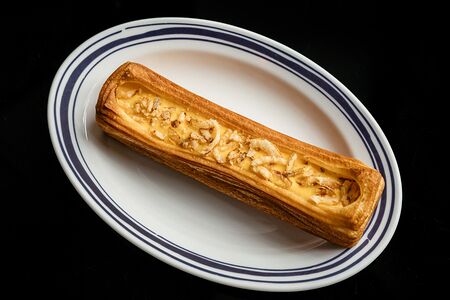 Сосиска в тесте, сырный соус