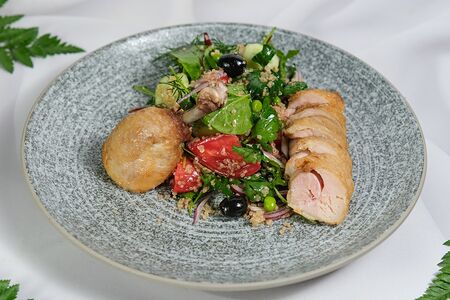 Цыпленок со свежими овощами и киноа