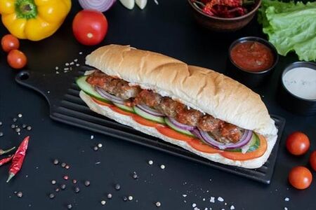 Кебаб из ягнёнка в мини-багете