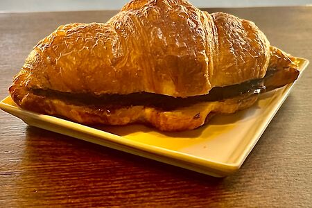 Круассан сливочный с начинкой из Нутеллы