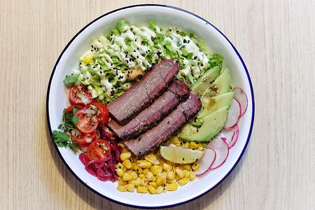 Салат с брискетом