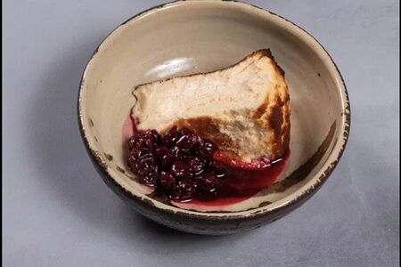 Сан Себастьян с вареньем из черешни