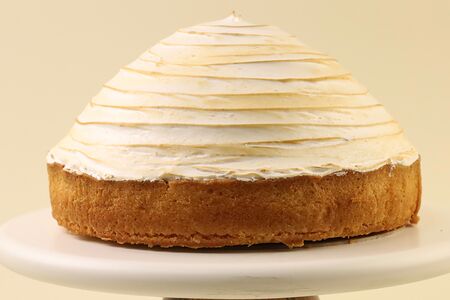 Яблочный пирог с меренгой