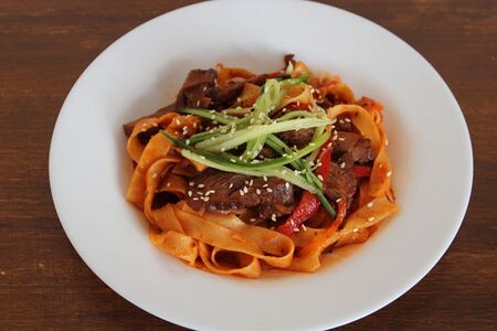 Лапша с говядиной в остром соусе 