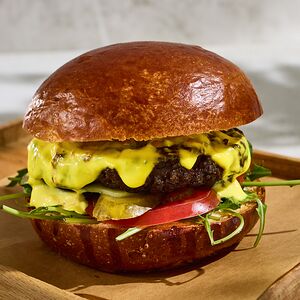 Бургер с котлетой из мраморной говядины