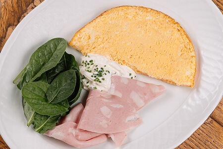 С мортаделлой и страчателлой