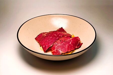 Скрэмбл с пастрами и трюфельным айоли