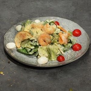 Салат Цезарь с креветками 1/250