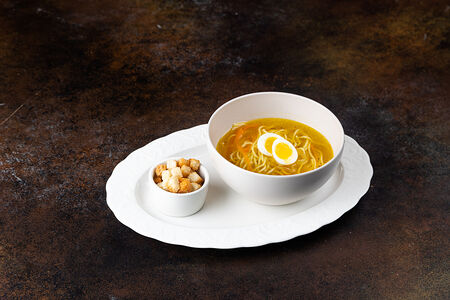 Куриный суп с перпеленым яйцом