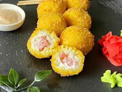 Шарики в темпуре с креветкой и соус на выбор