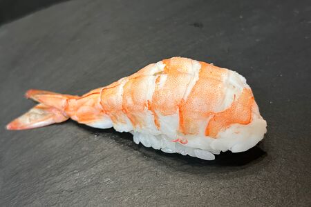 Суши с тигровой креветкой