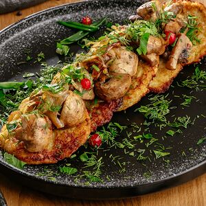 Драники с грибами и лучком