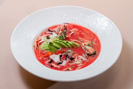 Гаспачо с осьминогом, авокадо и сельдереем