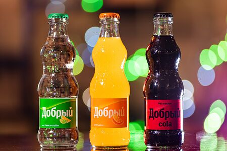 Добрый Кола зеро в стекле