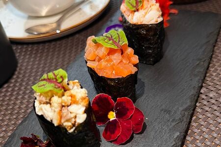 Гункан с креветкой