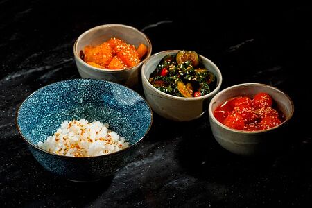 Томаты кимчхи, капуста кимчхи, огурцы с васаби