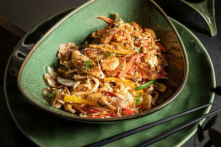 Пшеничная лапша с морепродуктами