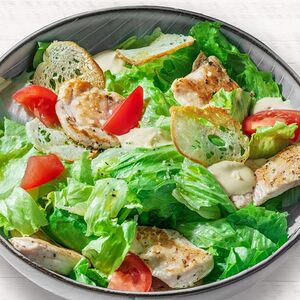 Салат Цезарь с цыпленком