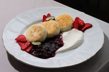 Сырники творожные со сметаной