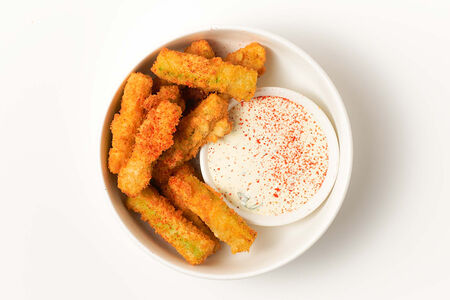 Кабачок фри со сванской солью и соусом шкмерули