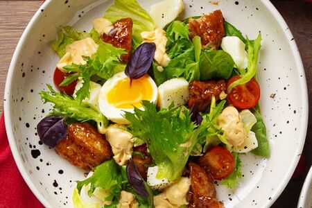 Салат с цыпленком терияки и моцареллой