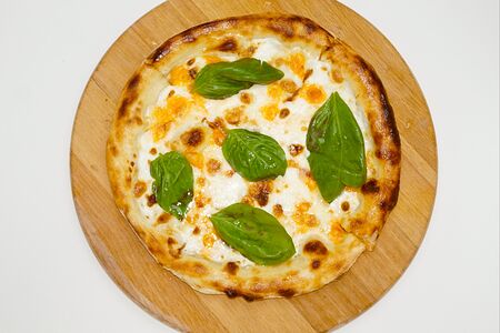 Пицца четыре сыра 