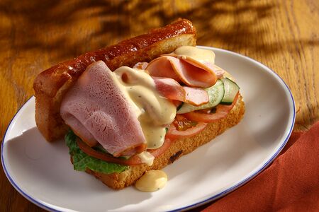 Сэндвич с тамбовским окороком