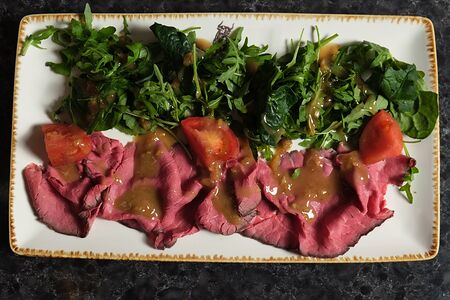 Ростбиф-салат с томатами 