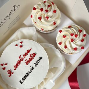 Бенто-торт и два капкейка для девушки или парня