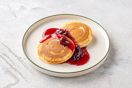 Панкейки с вишнёвым вареньем