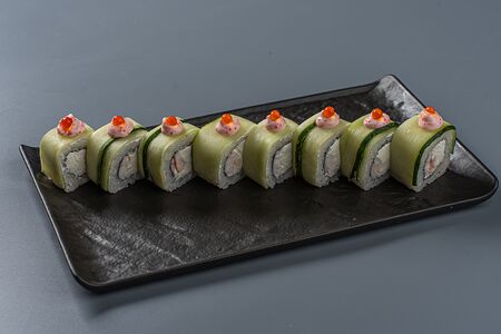 Фреш ролл с огурцом и креветкой