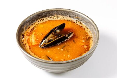 Средиземноморский томатный суп с морепродуктами