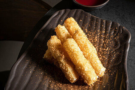 Сырные палочки с клюквенным джемом