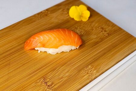 Суши Лосось