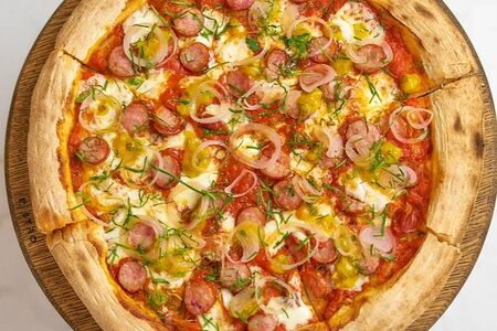 Пицца с охотничьими колбасками