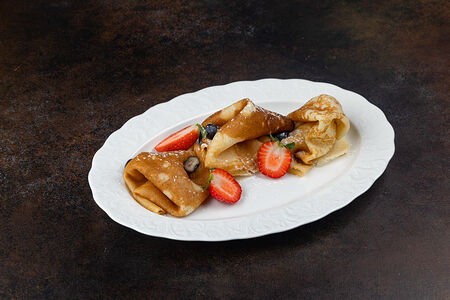 Блины с сезонными ягодами