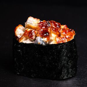 Острый гункан с угрем