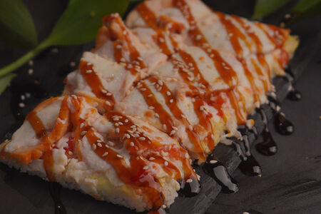 Суши-пицца с куриным филе