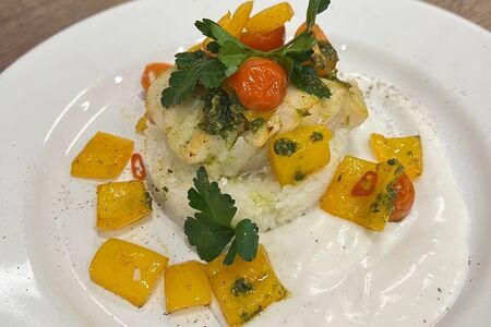 Треска с овощным ассорти и соусом бешамель на кокосовом молоке